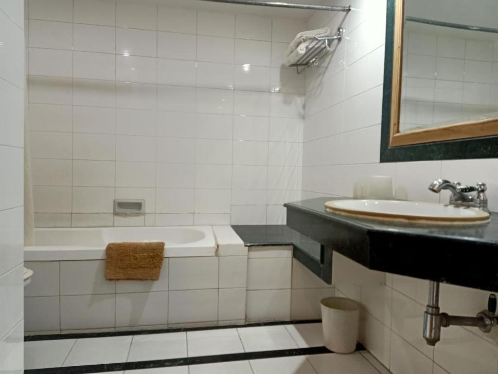 Shingar Regency Hotell Manāli Eksteriør bilde